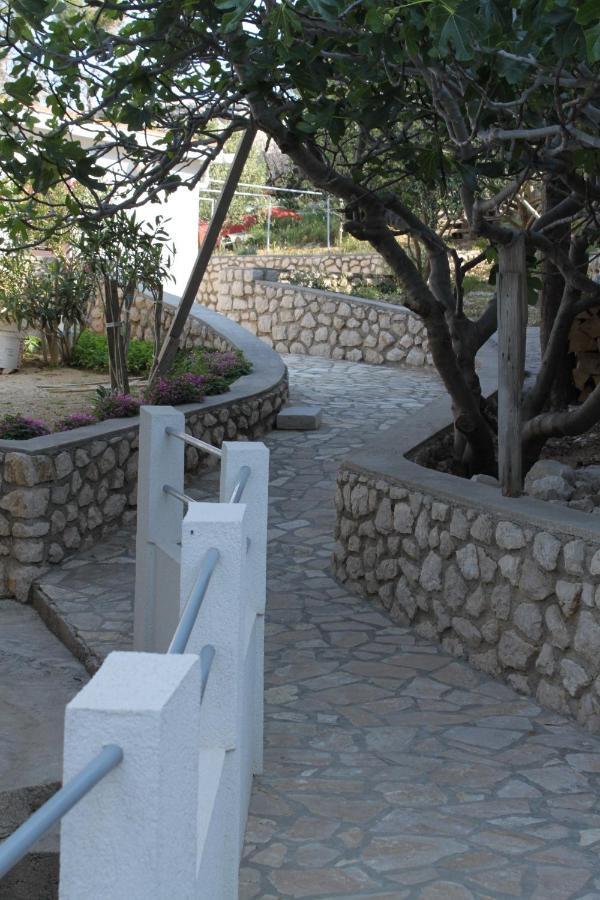 Apartments By The Sea Kustici, Pag - 6335 Zubovići Екстериор снимка