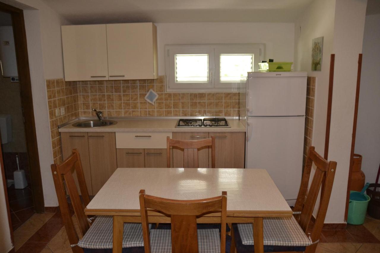 Apartments By The Sea Kustici, Pag - 6335 Zubovići Екстериор снимка