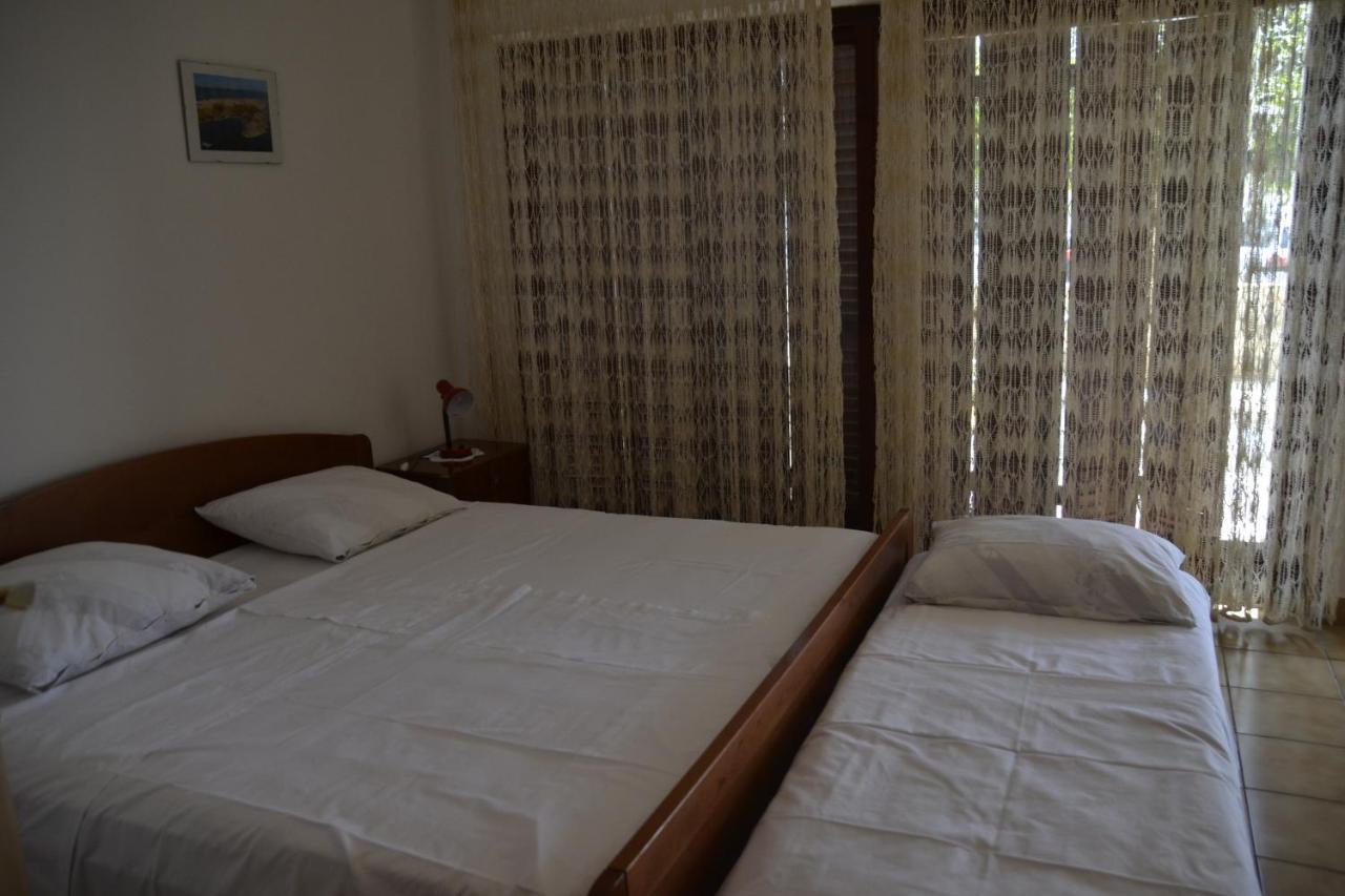 Apartments By The Sea Kustici, Pag - 6335 Zubovići Екстериор снимка
