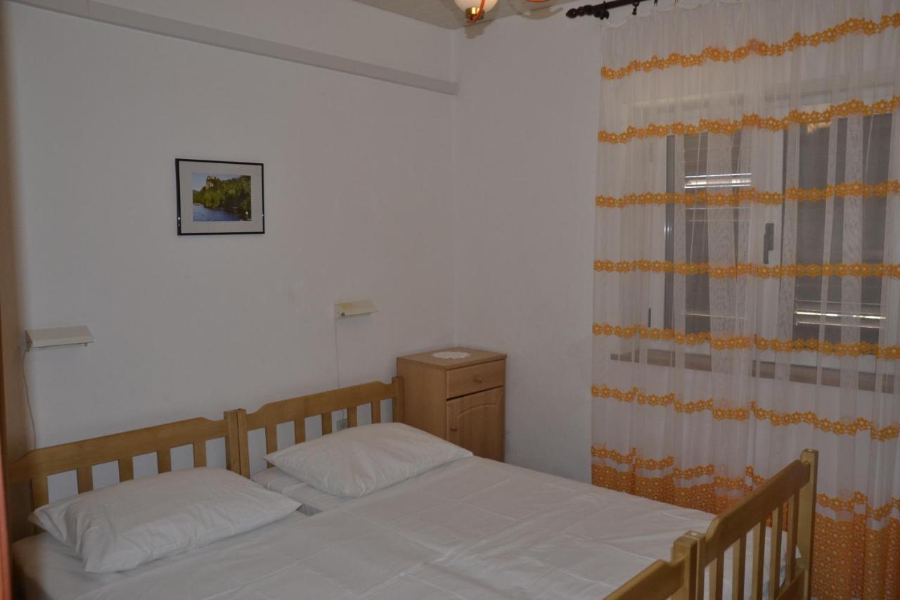 Apartments By The Sea Kustici, Pag - 6335 Zubovići Екстериор снимка