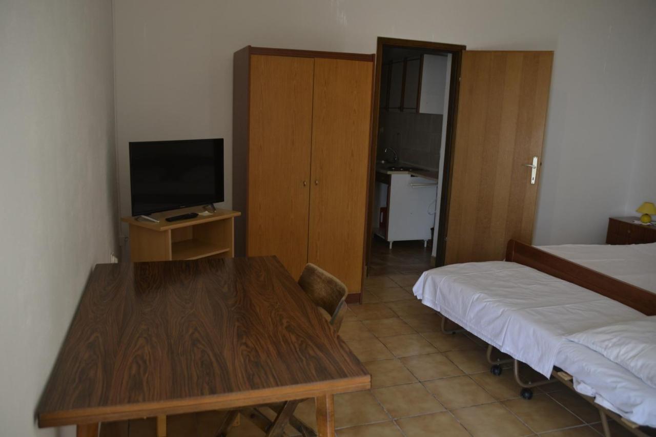 Apartments By The Sea Kustici, Pag - 6335 Zubovići Екстериор снимка